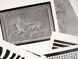 Vasarely Victor (1908-1997): 13 db op-art kompozíció (többségében a zebra motívummal). Nyomat, papír...