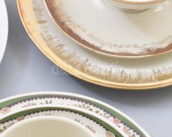 6 darab porcelán reggeliző szett: csésze alátéttel és desszertes tányér. Jelzett, minimális kopással...