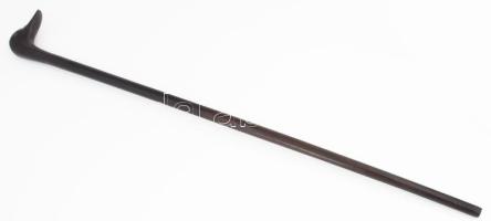 Sétabot kacsafej markolattal. Faragott és pácolt fa, h: 90 cm
