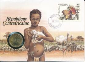Közép-afrikai Államok 1984. 25Fr Al-bronz "Közép-Afrikai Köztársaság" érmés borítékban, Egyenlítői Guinea bélyeggel és bélyegzéssel, német nyelvű leírással T:UNC Central African States 1984. 25 Franc Al-bronze "Central African Republic" envelope with stamp cancellation and prospectus in GermanC:UNC
