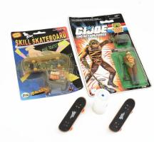 3 darab játék a 80-as évekből, közte G.I. Joe, Skill Skateboard