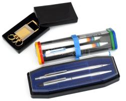 2 db tollkészlet + egy kulcstartó, mindegyik eredeti dobozában