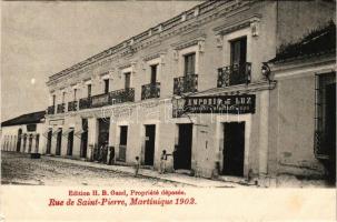 Saint-Pierre, Rue de Saint-Pierre, 1902. Emporio de Luz / street view, shop (wet corner)