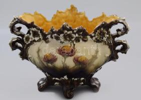 Julius Greiner &amp; Sohn Bodenbach szecessziós jardinierre. Rokályos elemekkel, plaszitkus virágokkal díszített, kétoldalt festett bogáncsvirág mintákkal. Jelzett, cca 1900, jó állapotban, 43x28 cm /// KIZÁRÓLAG SZEMÉLYES ÁTVÉTEL, NEM POSTÁZZUK!