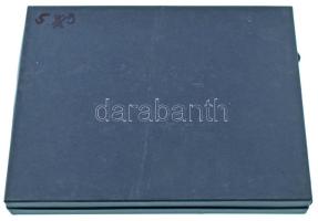 Érmetartó kazetta kivehető tálca nélkül, összesen 12db, 50x50mm-es férőhellyel. Használt, de jó állapotban