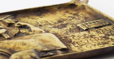 cca 1920, Gép- és Vasútfelszerelési Gyár Részvénytársaság bronz hamuzó, munkás és villamos ábrázolás...