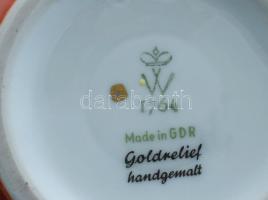 Wallendorf piros fonton virágmintás váza. Jelzett, m: 18,5 cm