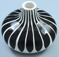 Mid-century váza, jelzés nélkül, d: 14,5 cm, m: 12 cm