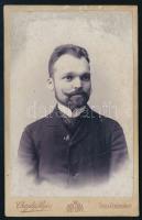 cca 1900 Férfiportré, vizitkártya Csejdy Lajos gyulafehérvári műterméből, 10,5x6,5 cm