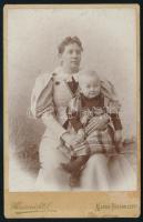 cca 1900 Anya gyermekével, kabinetfotó Weinrich S. marosvásárhelyi műterméből, kissé foltos, 16,5x10,5 cm