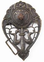 Antik ruhadísz, Bourbon-liliom (fleur-de-lis) motívummal, fém, 7x4,5 cm