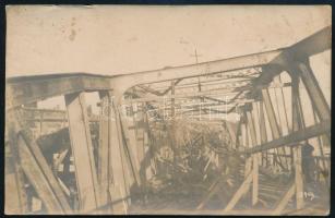 cca 1915-1918 Felrobbantott vasúti híd az Isonzó folyón, I. világháborús fotólap, 14x9 cm