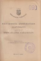 Magyarország községhatáros alaptérképe jelkulcsa és közigazgatási tájékoztató. Összeállította az Országos Rendőri Bejelentő Hivatal. (Budapest), 1948. (Szikra Irodalmi és Lapkiadóvállalat, Nyomdai Rt.) 366 p. Egyetlen kiadás. A közigazgatási szakmunka Magyarország valamennyi településének katalógusa. Ismerteti a települések járások szerinti beosztását, lélekszámát, a települések új, egységes, állami anyakönyvi lajstromszámát, valamint esetenként egyházi anyakönyvi lajstromszámát. Kiadványunk átmeneti állapotot rögzít, a megyék még régi felosztásukat őrzik (így külön létezik Abaúj és Zemplén megye, Sopron és Győr-Moson megye; Nógrád megye Nógrád-Hont megye névre hallgat, az ország közepén még Pest-Pilis-Solt-Kiskun megye található, déli szomszédságában pedig a Baja központú, néhány év múlva eltűnő Bács-Bodrog megye. Bár a teljes megyerendezésre csak 1950-ben kerül sor, társadalmi és politikai megfontolásokból már megkezdődött a települések átcsoportosítása: a katolikus-konzervatív Zala megyétől 1946-ban csatolják el a balatonfüredi járást, melyhez ősidők óta tartozott, 1950-ben Zala megyét tovább csonkítják a tapolcai, a sümegi és a keszthelyi (!) járások Veszprém megyéhez csatolásával. A címoldalon régi gyűjteményi bélyegzés, illetve katalógusszám, mely megismétlődik az első előzéken. Példányunk első előzékén és címoldalán apró foltosság a felső sarokban. Poss.: Budapesti Műszaki Egyetem Városépítési Tanszéke. Aranyozott kiadói félvászon kötésben. Jó példány.