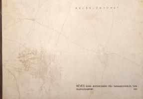 Heves településcsoport (Heves, Átány, Hevesvezekény, Pély, Tarnaszentmiklós, Tenk) általános rendezési terve. Vizsgálat és városépítési koncepció. Különlenyomat. Budapest, 1981. Budapesti Műszaki Egyetem Városépítési Tanszék (Magyar Néphadsereg Térképészeti Intézete). [2] + 33-66 p. + 6 térkép. Folio. Haránt alakú kötet. Limitált példányszámban készült különnyomat számozott példánya. Sorszáma: 258. A BME Városépítési Tanszéke által készített általános regionális rendezési terv a Heves megye déli végén található, Heves körüli településcsoport alapos településtörténeti, történeti urbanisztikai áttekintése és gazdasági célzatú városfejlesztési koncepciója, oldalszámozáson belül 12 további egész oldalas térképvázlattal, melyek közül 3 színes, nyolc kétszínnyomású. Néhány levél téves helyre kötve. Fűzve, illusztrált kiadói borítóban. Jó példány.