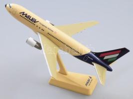 Malév Boeing 767 repülőgép makett, h: 25 cm