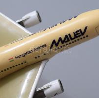 Malév Boeing 767 repülőgép makett, h: 25 cm