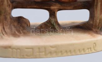 Hummel kerítésen ülő fiú, cca 1940, 111-es sorszámmal, jelzett, restaurált, m: 14 cm