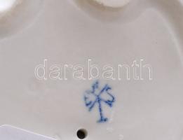 Ens fiú virágcsokorral, jelzett, szirmon sérüléssel, m: 14 cm