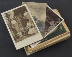 Kb. 100 db RÉGI művész képeslap / Cca. 100 pre-1945 art postcards