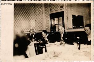 1932 Debrecen, Révész Vilmos tanár 25 éves jubileuma. Wellington photo (szakadás / tear)