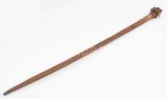 Régi keményfa túrabot, faragott kutya fejrésszel, h: 84 cm