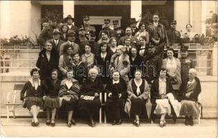 1931 Balatonfüred, hölgyek csoportképe magas rangú katonatisztekkel. Szabó Imre fényképész, photo (EK)