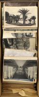 Kb. 1400 db főleg RÉGI francia képeslap dobozban, vegyes minőség / Cca. 1400 mostly pre-1950 French postcards in a box, mixed quality