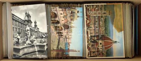 OLASZORSZÁG - Kb. 850 db MODERN képeslap dobozban / ITALY - Cca. 850 modern postcards in a box