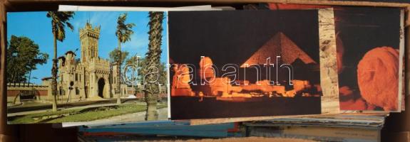 AFRIKA - Kb. 450 db modern képeslap dobozban / AFRICA - Cca. 450 modern postcards in a box