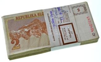 Szlovénia 1990. 2T (100x) eredeti banki kötegelővel T:F-VG
Slovenia 1990. 2 Tolarja (100x) with ori...