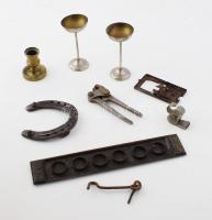 9 darabos vegyes fém bolha tétel, közte régi poharak, patkó.