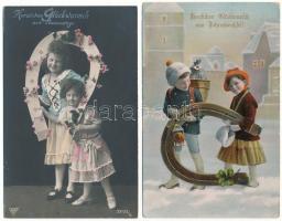 30 db főleg RÉGI motívum képeslap vegyes minőségben: Újévi üdvözlőlapok patkóval / 30 mostly pre-1950 motive postcards in mixed quality: New Year greeting, horseshoes