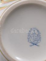 Herendi Viktória mintás porcelán doboz. Kézzel festett, jelzett, minimális kopással d:8 cm