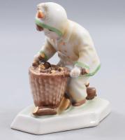Zsolnay Rőzsegyűjtő gyermek. Terv.: Sinkó András. Jelzett, hibátlan, m: 15 cm