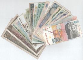 21db-os vegyes bankjegy tétel, benne Lengyel, Portugál, Orosz, Szlovák stb. bankjegyek, közte Szerbia / Német megszállás 1943. 100D T:F 21pcs mixed banknotes lot, in it Polish, Portuguese, Russian, Slovak, etc. banknotes, including Serbia / German occupation 1943. 100 Dinara C:F