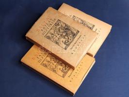 Balzac, H[onoré de]: Pajzán históriák. Egybengyüjtötte Touraine-vidék apátságaiban és délszínre botsátotta Nemes Balzac H. Uram. A frantzia betűről igaz tiszta magyar nyelvre fordította Adorján Mihály deák, a könyv élén szól az olvasóhoz nemes Tróchányi Zoltán. A szebbnél-szebb írott képek a frantzia Robida mester remekei. I-III. kötet. (Számozott.) [Teljes, három kötetben.] Budapest, 1925. Dante Könyvkiadó (Hornyánszky ny.) 1 t. (címkép) + [2] + 233 + [3] p.; [2] + 239 + [1] p.; [2] + 215 + [1] p. Első magyar kiadás. Kolofon: "Ebből a könyvből 2000 példány nyomódott, az 1-50. számozású példányok finom papíron készültek Hornyánszky könyvnyomó betűivel. Ez a[z] 1447. számú példány. Budapest, 1925 október hó." Balzac erotikus novelláinak szövegét Albert Robida (1848-1926) francia grafikus, karikaturista részletgazdag rajzai kísérik. A címoldalakon régi tulajdonosi bejegyzés. A kötetek fűzése enyhén meglazult, a harmadik kötet néhány levelén alul apró, a szövegtükröt nem érintő levágás. Fűzve, egységes, Albert Robida rajzával illusztrált kiadói borítóban. Jó példány.