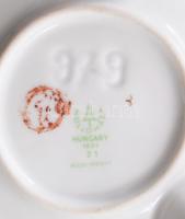 Hollóházi gazdag virágmintával díszített kínáló, 3 lábon, jelzett, d: 20 cm, m: 8 cm