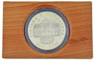 Spanyolország 1995. 2000P Ag "Alhambra" kapszulában, fa dísztokban, tanúsítvánnyal T:PP fo. Spain 1995. 2000 Pesetas Ag "Alhambra" in capsule, wooden display case and certificate C:PP spotted Krause KM#938