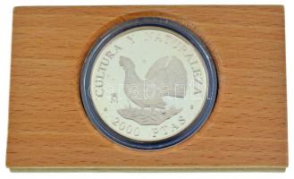 Spanyolország 1995. 2000P Ag "Siketfajd" kapszulában, fa dísztokban, tanúsítvánnyal T:PP fo. Spain 1995. 2000 Pesetas Ag "Capercaillie" in capsule, wooden display case and certificate C:PP spotted Krause KM#953