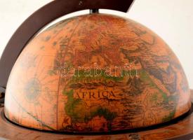 Földgömböt imitáló emeletes minibár italkínáló, világító funkcióval, jó állapotban, m: 86 cm /// KIZ...