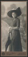 cca 1900-1910 Divatos, kalapot viselő hölgy ernyővel, kabinetfotó Gárdi Imre budapesti műterméből, 16,5x8 cm