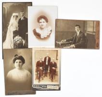 cca 1890-1910 Férfi és női portrék, esküvői fotó, 5 db kabinetfotó, klf. műtermekből (Stahl Vilmos, Újpest; Pátz Hermin, Pécs; stb.), 15x10 cm és 20,5x11 cm között