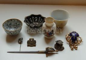 Vegyes bolhapiac tétel: alpakka kosár, szakéspoharak, cserkész ls egyéb jelvények / Mixed flea-market lot