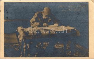 Kaiser Franz Josef am Schreibtisch, Feldpostkarte. B.K.W.I. 888-180 / I. Ferenc József az íróasztalnál / Franz Joseph of Austria at the desk + "Fliegerkompagnie No.3." (gyűrődés / crease)