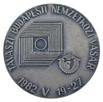 1982. "HUNGEXPO Budapest / Tavaszi Budapesti Nemzetközi Vásár - 1982. V. 19-27." ezüstpatinázott bronz emlékérem (70mm) T:XF
