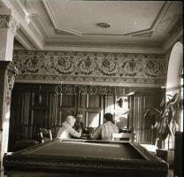 Régi lakásbelsők, enteriőrök bútorokkal, 6 db kisfilm negatív kocka