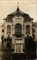 1933 Marosvásárhely, Targu Mures; Primária / Városház, Anyafarkas-szobor / town hall, monument (EK)