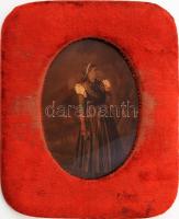 cca 1900 Női portré, krisztóleum fotó, ritka egyrétegű kromotípia technika, vörös plüss keretben, 12,5×8,5 cm