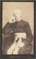 cca 1875 Esztergomi pap portréja (Markovits Géza), keményhátú fotó Beszédes Sándor műterméből, 10,5×6,5 cm