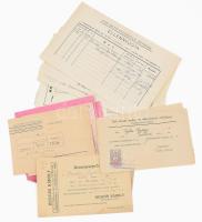 cca 1904-1946 Hódmezővásárhelyi számlák, okmányok, össz. 21 db: Kéményseprő-bárca, Klopfer Ruhaáruház számla levelezőlapon, nyugta 1946-ból 300 és 2000 adópengő illetékbélyeggel, stb.